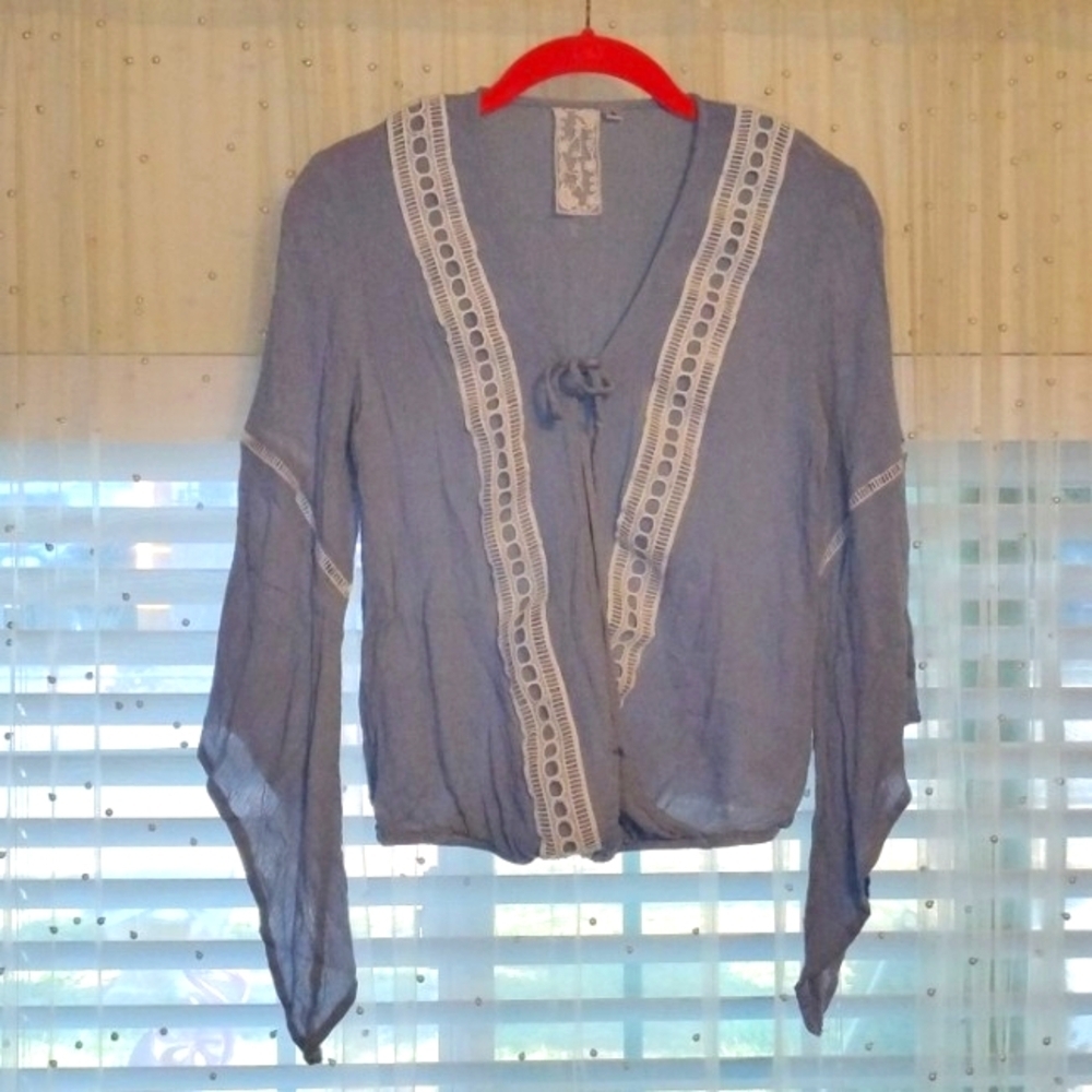 Sadie & Sage Woman's V Neck Long Flared Sleeved with Lace Detail Blouse, Size: S